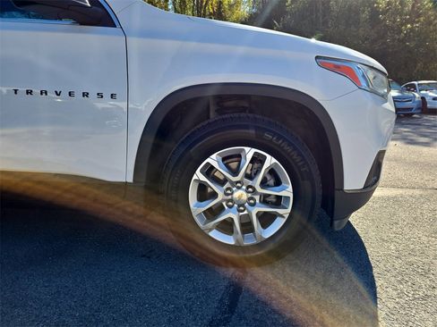 Used 2021 Chevrolet Traverse LT w/ LPO, Blackout Package image 2