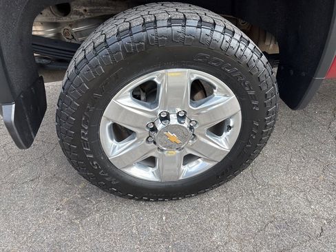Used 2022 Chevrolet Silverado 2500 LTZ w/ LTZ Plus Package AWD/4WD image 10