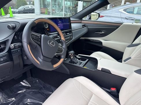 Certified 2024 Lexus ES 300h w/ Luxury Package image 12