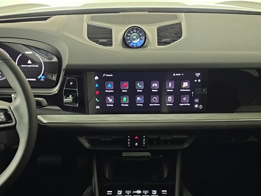 Certified 2025 Porsche Cayenne E-Hybrid Coupe AWD/4WD image 19