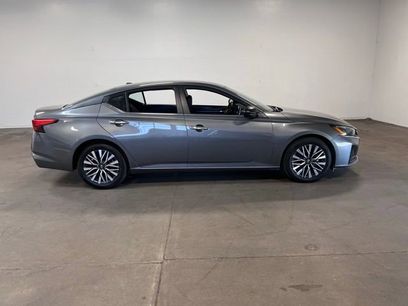 Used 2024 Nissan Altima 2.5 SV