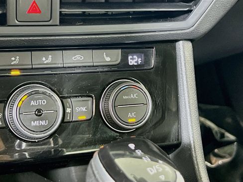 Used 2023 Volkswagen Jetta SE FWD image 19