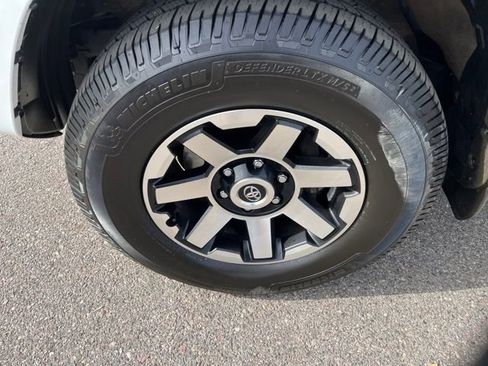 Used 2022 Toyota 4Runner TRD Off-Road image 2