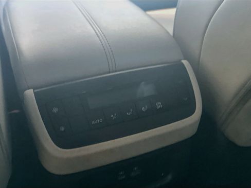 Used 2023 Nissan Pathfinder SL AWD/4WD image 28