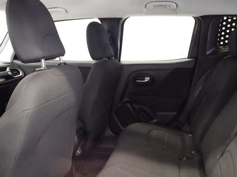 Certified 2020 Jeep Renegade Latitude w/ Cold Weather Group AWD/4WD image 11