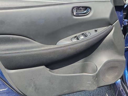 Used 2022 Nissan Leaf S w/ Protection Package FWD image 12