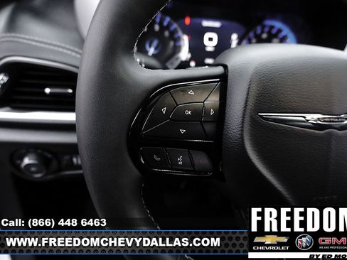 Used 2025 Chrysler Pacifica Limited image 20