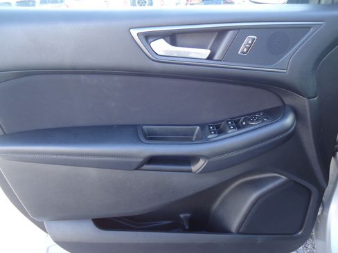 Used 2018 Ford Edge SE image 19
