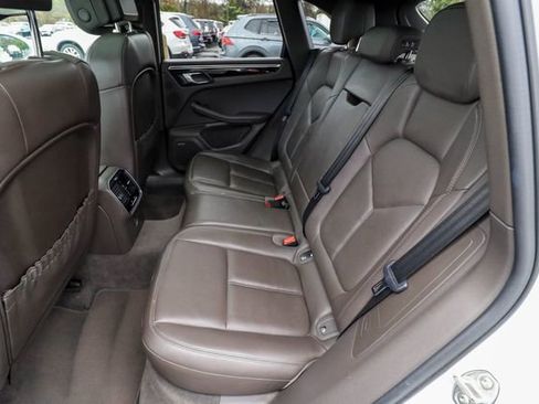 Used 2018 Porsche Macan AWD/4WD image 32