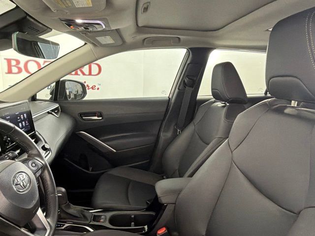 Used 2024 Toyota Corolla Cross XLE w/ Convenience Package AWD/4WD image 18