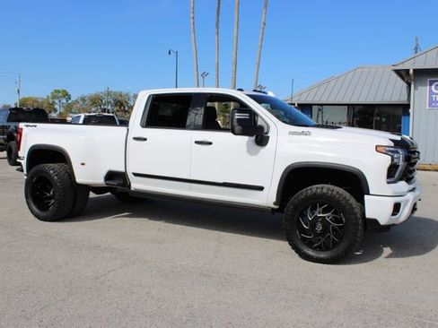 Used 2024 Chevrolet Silverado 3500 High Country w/ High Country Premium Package image 13
