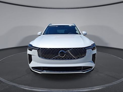 Certified 2025 Volvo XC90 B6 Plus AWD/4WD image 3