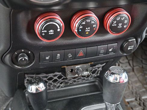Used 2013 Jeep Wrangler Unlimited Rubicon AWD/4WD image 19