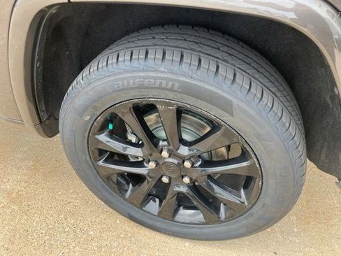 Certified 2021 Jeep Grand Cherokee Laredo X AWD/4WD image 24