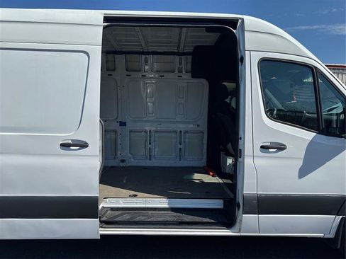 Used 2021 Mercedes-Benz Sprinter 2500 image 10