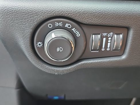 New 2026 Chrysler Pacifica Pinnacle image 18