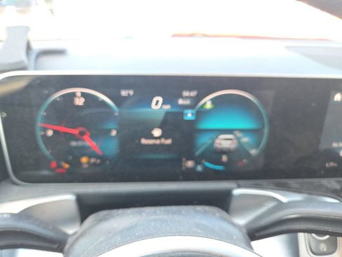 Used 2021 Mercedes-Benz GLB 250 4MATIC image 14