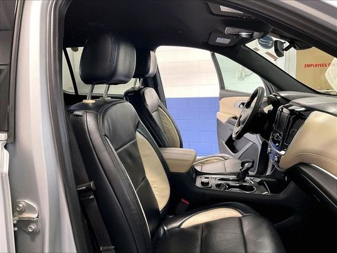 Used 2022 Chevrolet Traverse LS AWD/4WD image 11