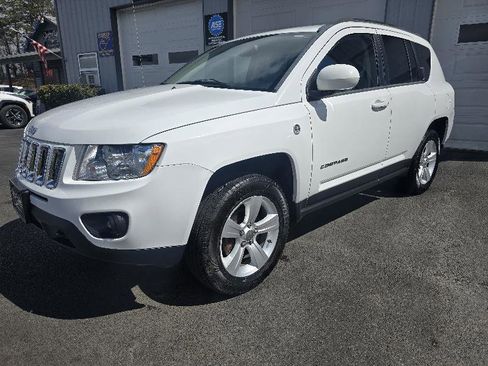 Used 2014 Jeep Compass Latitude image 1