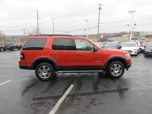 Used 2007 Ford Explorer XLT image 4