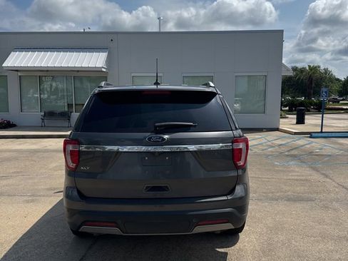 Used 2019 Ford Explorer XLT w/ Equipment Group 202A FWD image 8
