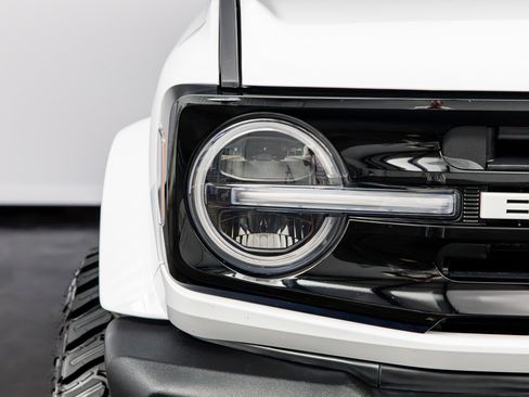 Used 2025 Ford Bronco Outer Banks AWD/4WD image 3