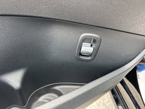 Used 2025 Mercedes-Benz C 300 Sedan image 32