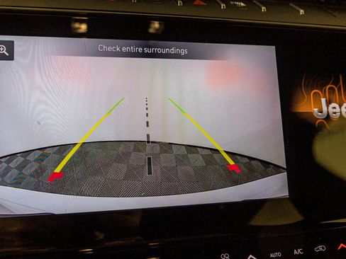 New 2026 Jeep Grand Cherokee Altitude image 9