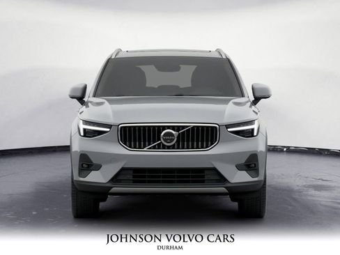 New 2025 Volvo XC40 B5 Plus w/ Climate Package image 2