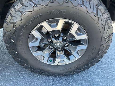Used 2020 Toyota Tacoma TRD Off-Road w/ TRD Premium Off Road Package image 25