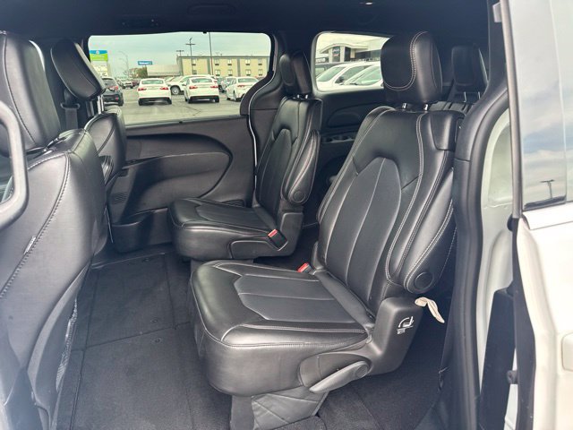Used 2025 Chrysler Pacifica Select FWD image 22