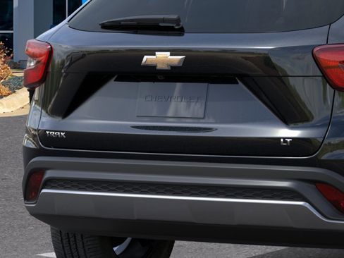 New 2026 Chevrolet Trax LT w/ LT Convenience Package FWD image 38