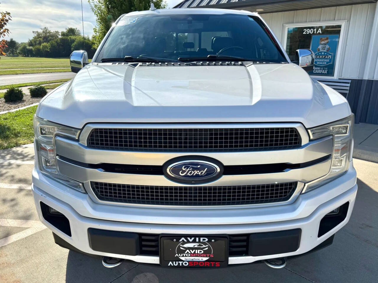Used 2019 Ford F150 Platinum w/ Equipment Group 701A Luxury AWD/4WD image 3