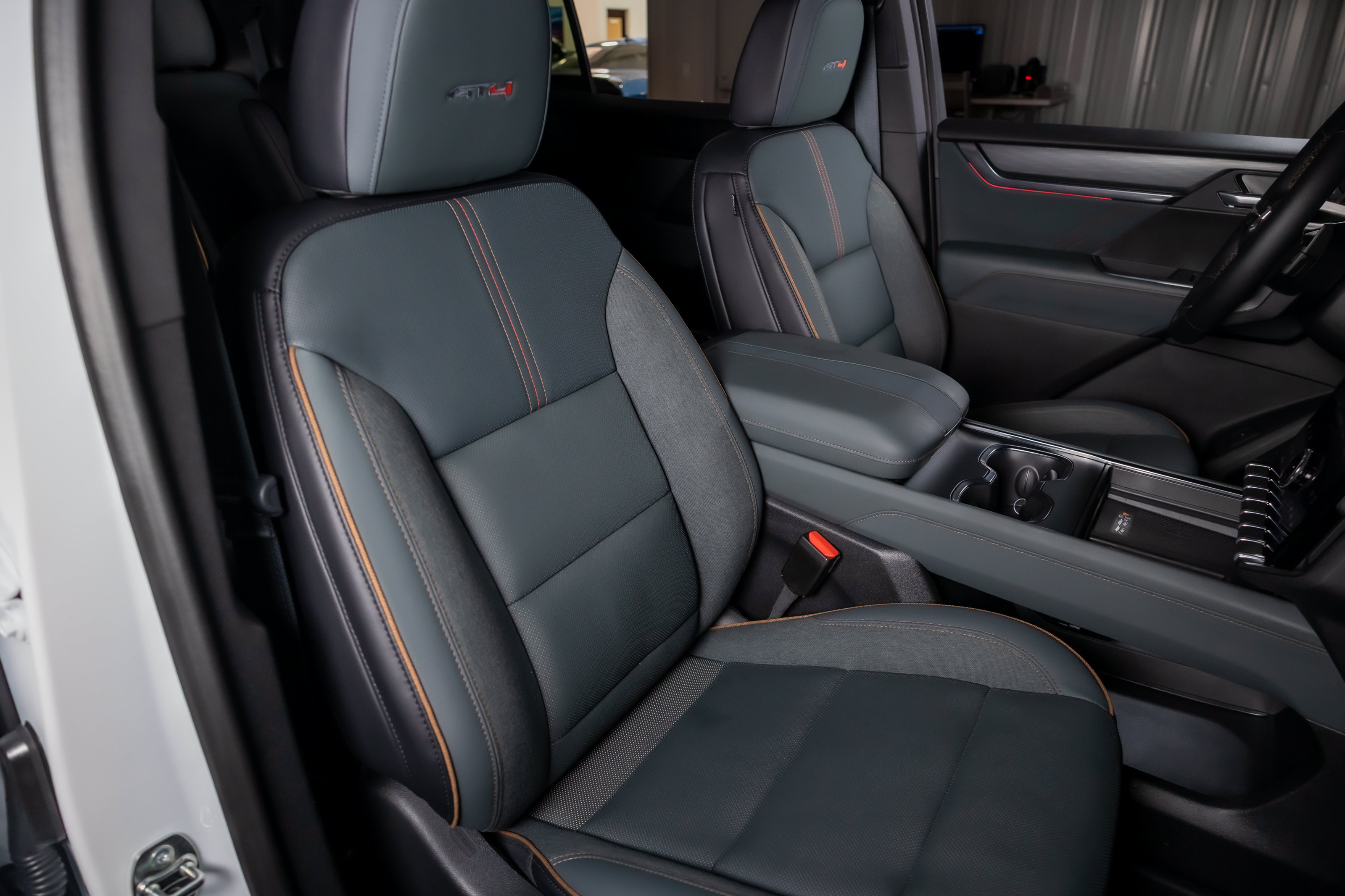 Used 2026 GMC Acadia AT4 w/ Luxury Package AWD/4WD image 22