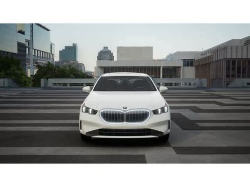 New 2026 BMW 530i image 3