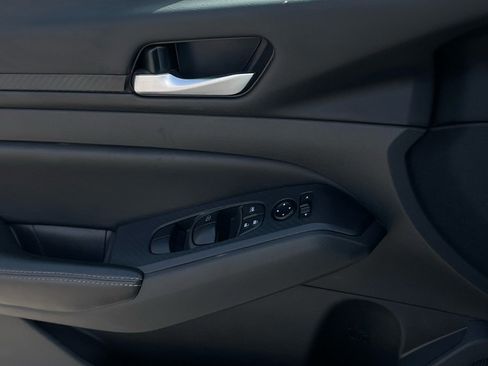 Used 2024 Nissan Altima 2.5 SV image 21