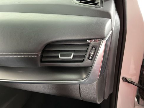 Used 2024 Nissan Rogue SV image 19