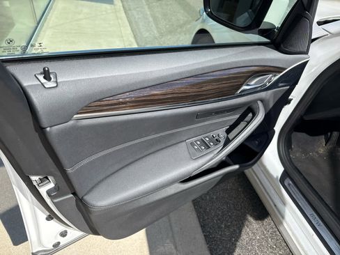 Certified 2022 BMW 530i xDrive w/ Convenience Package image 12