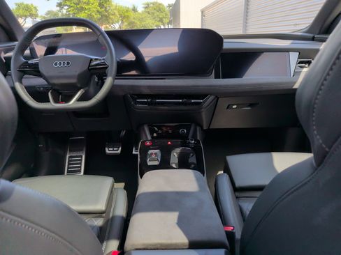 Certified 2025 Audi SQ6 e-tron Prestige w/ Black Optic Package AWD/4WD image 29