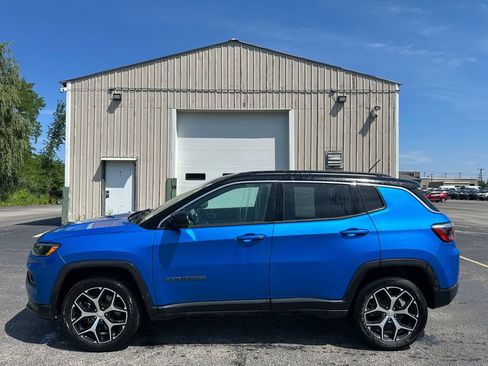 Used 2024 Jeep Compass Limited AWD/4WD image 9