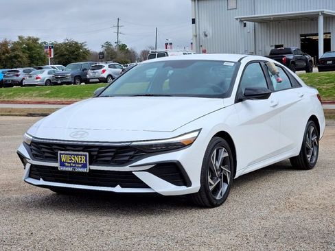 Used 2025 Hyundai Elantra SEL FWD image 1