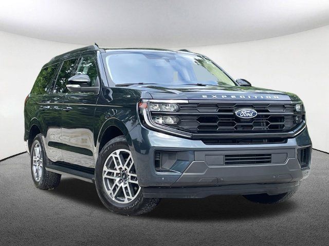 Used 2025 Ford Expedition Active AWD/4WD image 2