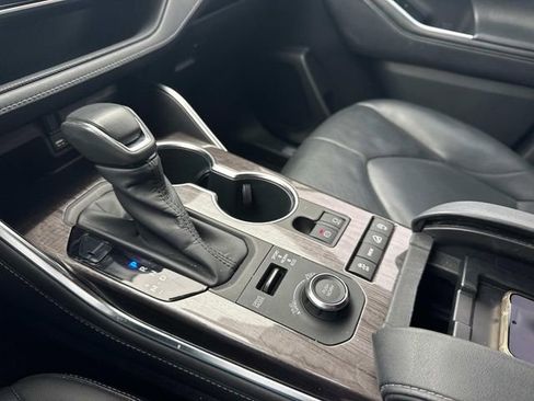 Used 2020 Toyota Highlander Limited image 32