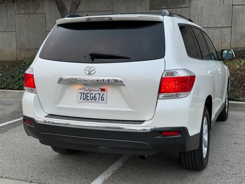 Used 2011 Toyota Highlander 2WD w/ Tech Pkg image 13