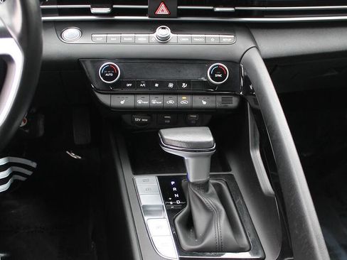 Used 2023 Hyundai Elantra SEL w/ Convenience Package image 30