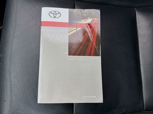 Used 2018 Toyota Highlander XLE AWD/4WD image 37