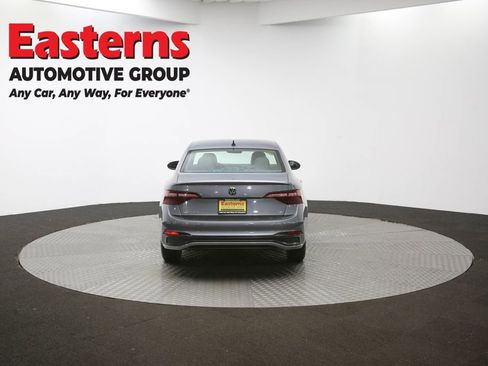 Used 2024 Volkswagen Jetta SE image 34