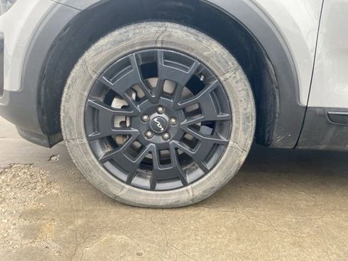 Used 2022 Kia Telluride EX w/ EX Premium Package image 4