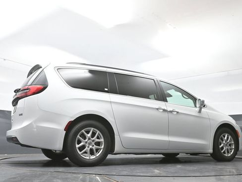 Used 2022 Chrysler Pacifica Touring-L FWD image 45
