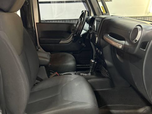 Used 2015 Jeep Wrangler Sport AWD/4WD image 12